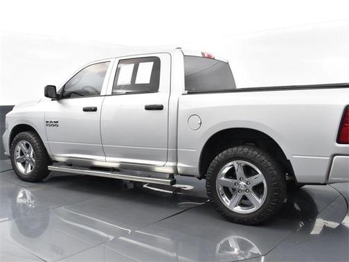 Photo 3 of 29 of 2018 RAM 1500 Express