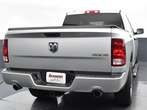 Photo 5 of 29 of 2018 RAM 1500 Express