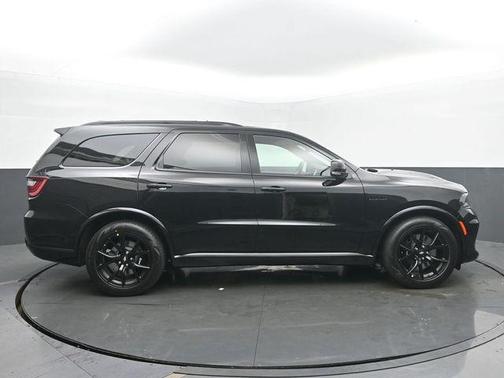DB Black Crystal Clearcoat 2026 Dodge Durango GT Premium HEMI V8