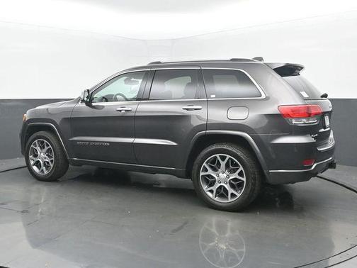 Granite Crystal Metallic Clearcoat 2020 Jeep Grand Cherokee Overland