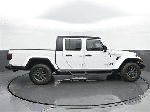 2024 Jeep Gladiator Sport S