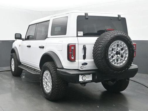 Oxford White 2025 Ford Bronco Badlands