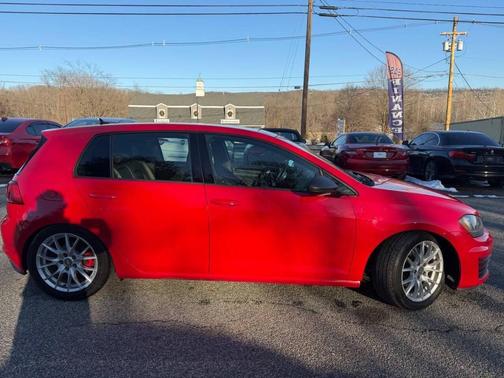 2016 Volkswagen Golf GTI 2.0T SE 4-Door