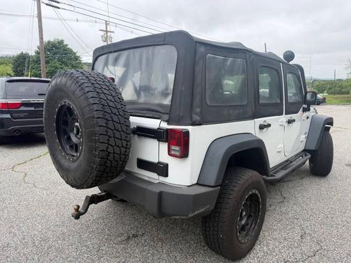 Bright White Clearcoat 2014 Jeep Wrangler Unlimited Sport
