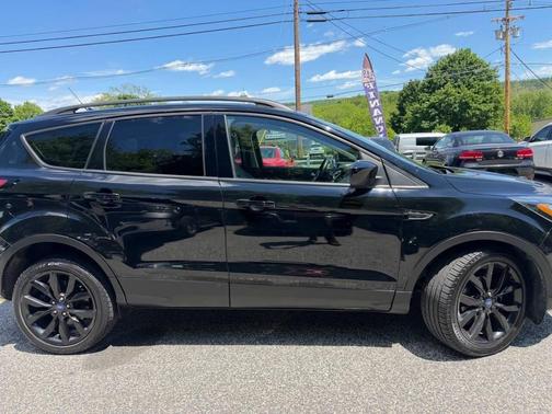 Shadow Black 2018 Ford Escape SE