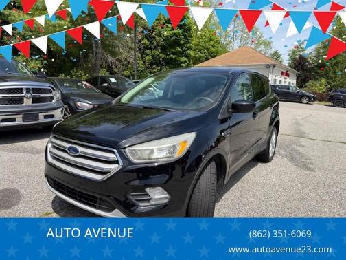 Ruby Red Metallic Tinted Clearcoat 2017 Ford Escape SE
