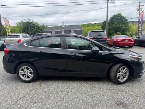 Mosaic Black Metallic 2018 Chevrolet Cruze LT
