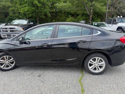 Mosaic Black Metallic 2018 Chevrolet Cruze LT