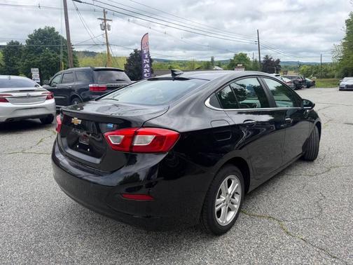 Mosaic Black Metallic 2018 Chevrolet Cruze LT