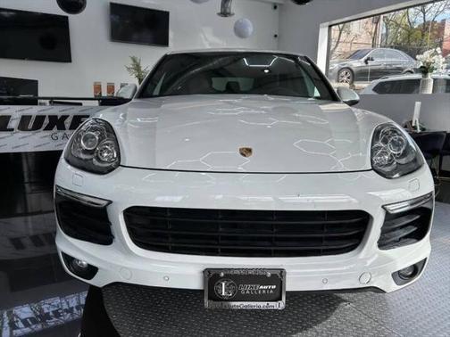 2017 Porsche Cayenne Platinum Edition