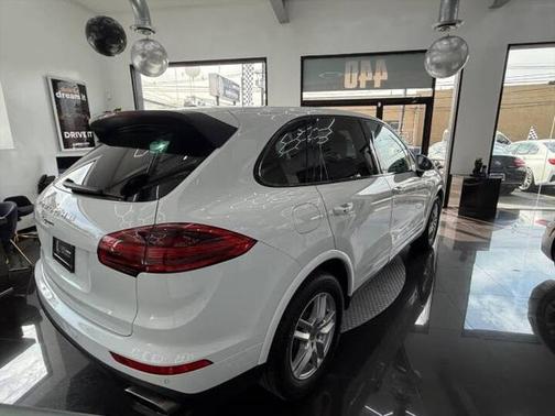 2017 Porsche Cayenne Platinum Edition