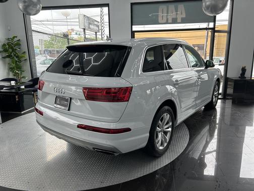 2019 Audi Q7 55 Premium Plus