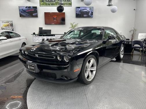 2015 Dodge Challenger SXT