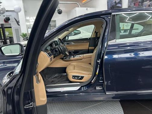 2017 BMW 750 i xDrive
