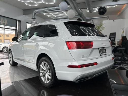 2019 Audi Q7 55 Premium Plus