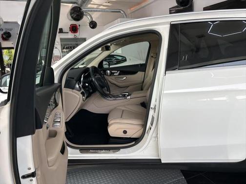 2017 Mercedes-Benz GLC 300 4MATIC