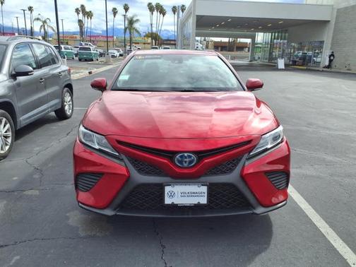2020 Toyota Camry Hybrid SE