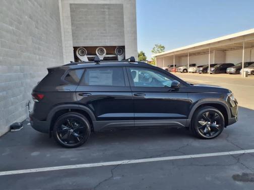 2025 Volkswagen Taos 1.5T SE Black