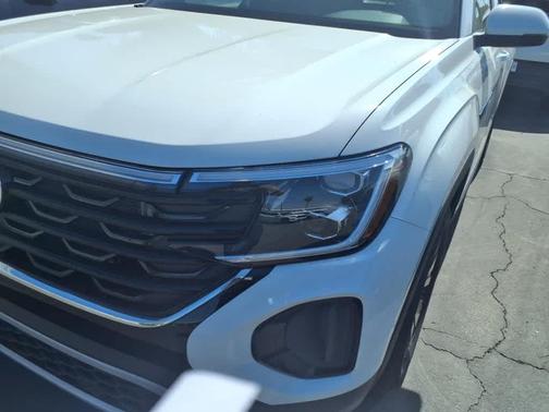 2025 Volkswagen Atlas Cross Sport 2.0T SE