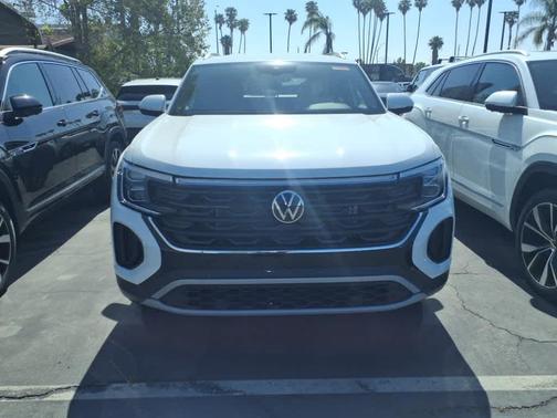 2025 Volkswagen Atlas Cross Sport 2.0T SE