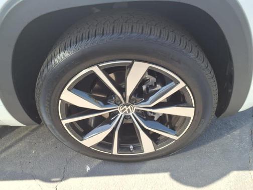 2025 Volkswagen Atlas Cross Sport 2.0T SEL Premium R-Line