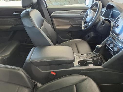 2022 Volkswagen Atlas Cross Sport 2.0T SE w/Technology