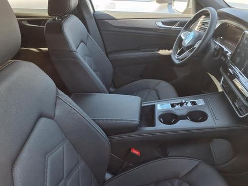 2025 Volkswagen Atlas Cross Sport 2.0T SE