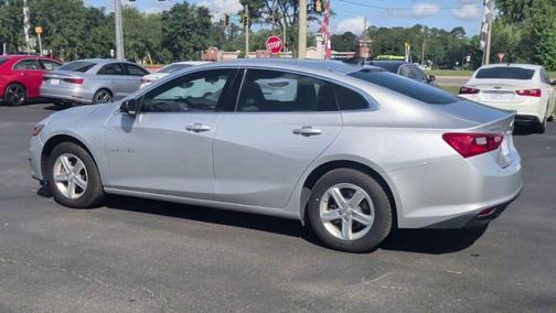 Silver Ice Metallic 2022 Chevrolet Malibu 1LS