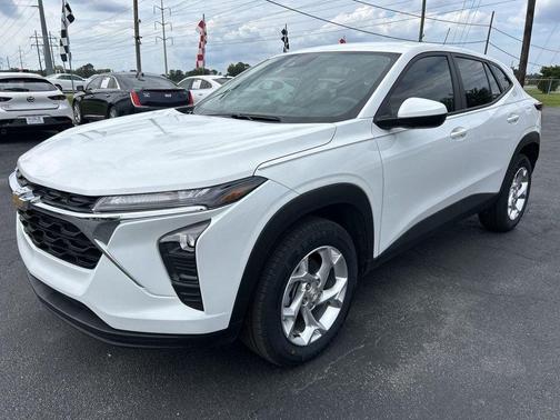 Summit White 2024 Chevrolet Trax LS