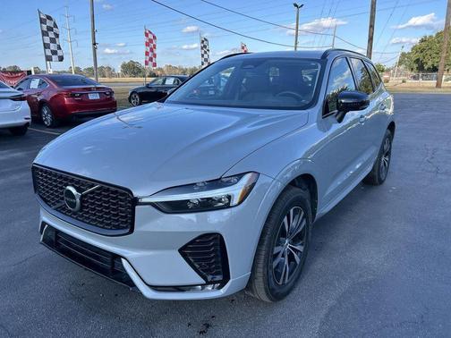 2024 Volvo XC60 B5 Core Dark Theme