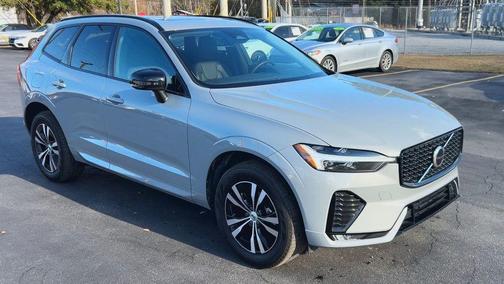 2024 Volvo XC60 B5 Core Dark Theme