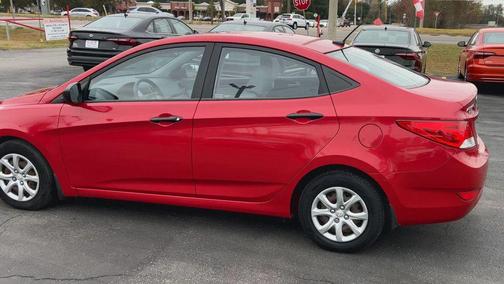 2013 Hyundai Accent SE