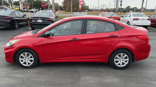 2013 Hyundai Accent SE