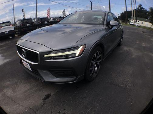 2020 Volvo S60 T5 Momentum