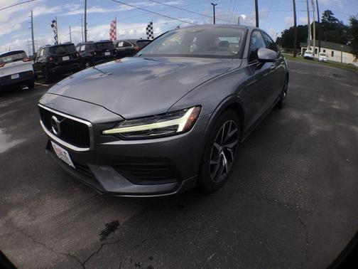 2020 Volvo S60 T5 Momentum