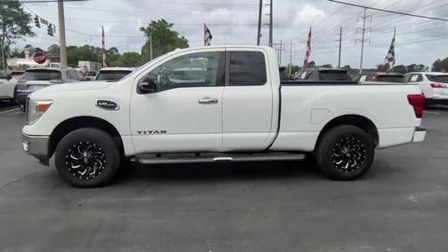 2017 Nissan Titan SV