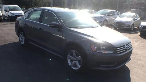 2013 Volkswagen Passat 2.0 TDI SE w/ Sunroof