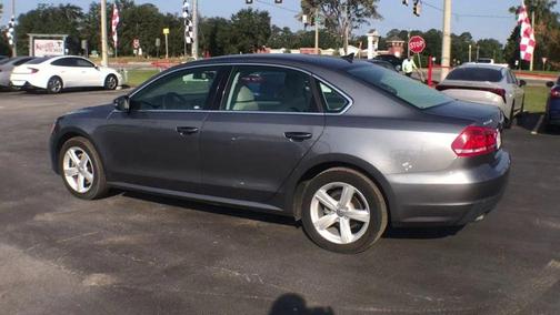 2013 Volkswagen Passat 2.0 TDI SE w/ Sunroof