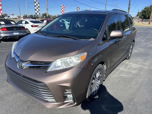 2019 Toyota Sienna XLE