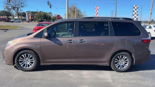 2019 Toyota Sienna XLE