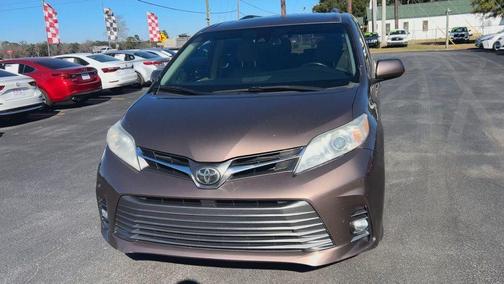 2019 Toyota Sienna XLE