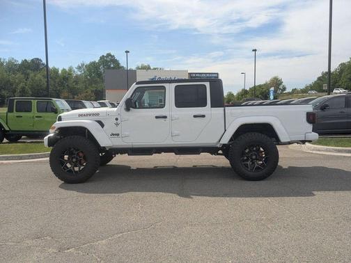 Bright White Clearcoat 2026 Jeep Gladiator Sport