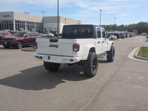 Bright White Clearcoat 2026 Jeep Gladiator Sport