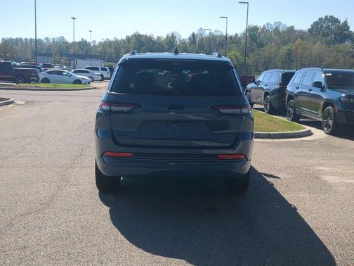 Steel Blue 2027 Jeep Grand Cherokee L Limited