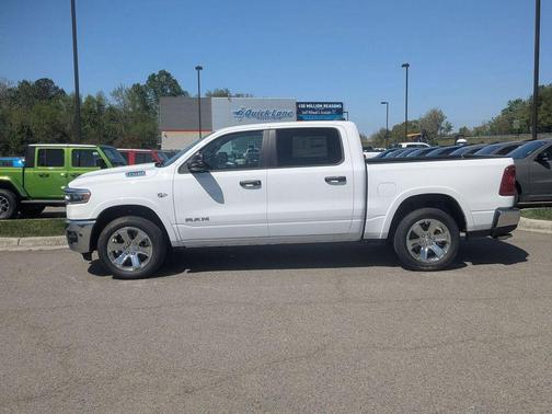 Bright White Clearcoat 2026 RAM 1500 Big Horn/Lone Star