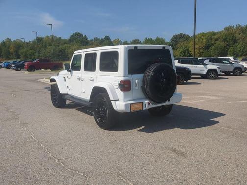 Bright White Clearcoat 2023 Jeep Wrangler Sahara