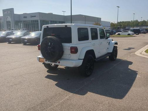 Bright White Clearcoat 2023 Jeep Wrangler Sahara