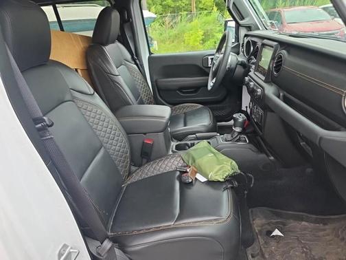 Bright White Clearcoat 2023 Jeep Wrangler Sahara