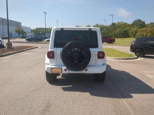 Bright White Clearcoat 2023 Jeep Wrangler Sahara