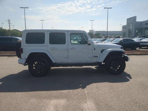 Bright White Clearcoat 2023 Jeep Wrangler Sahara